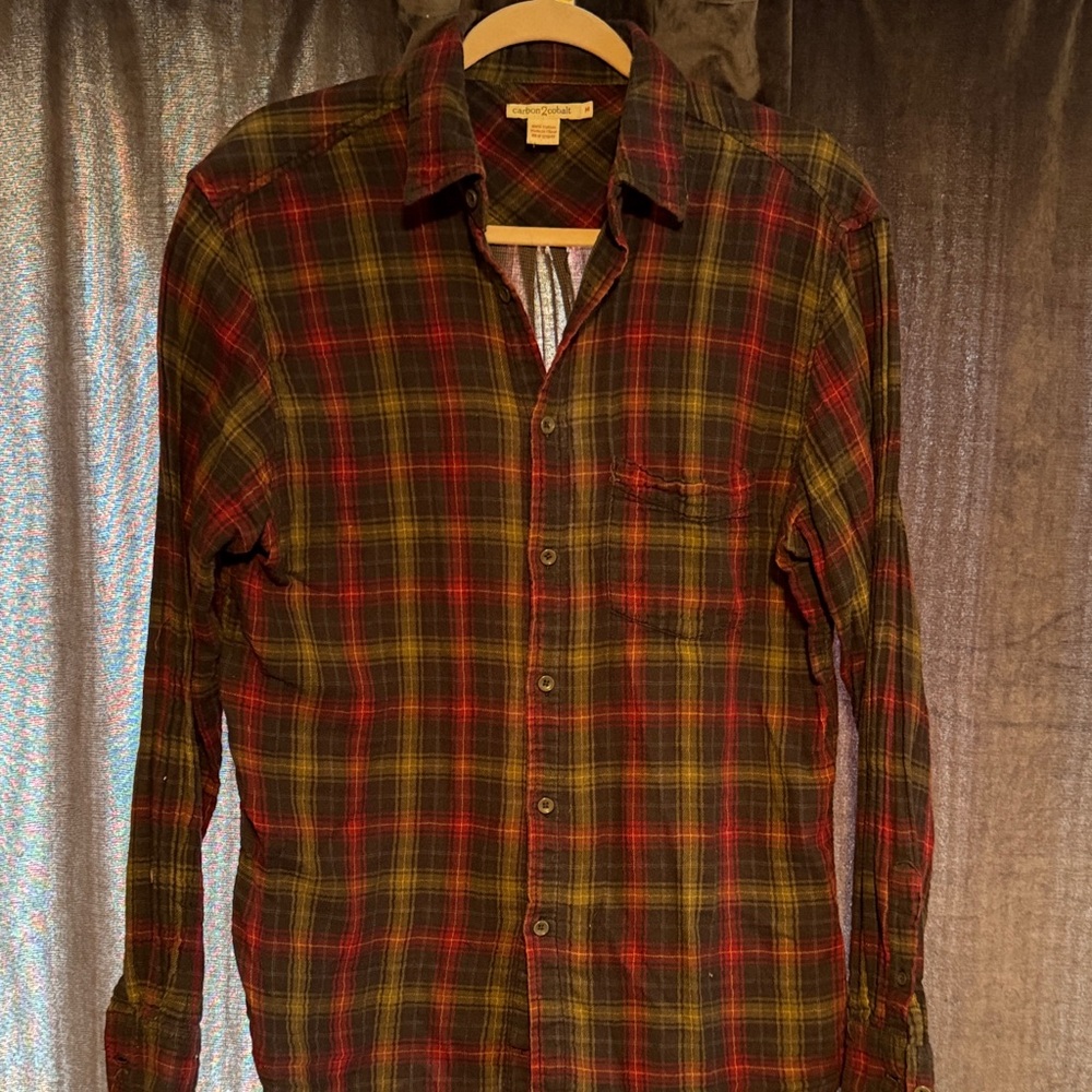 Men's Olive & Red Plaid Long-Sleeve Button-Down Shirt